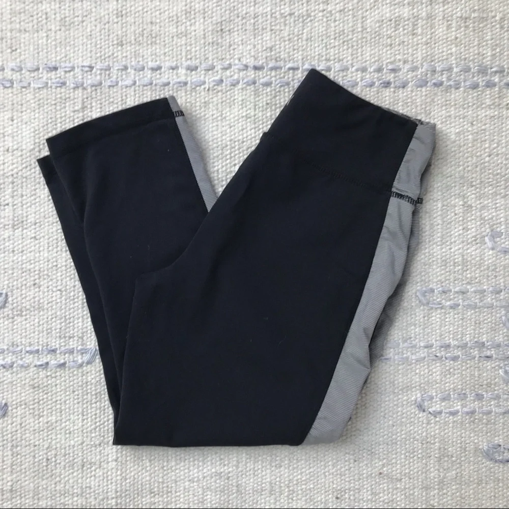 Kyodan Cropped Leggings Capri Black w/ Side‎ Stripe